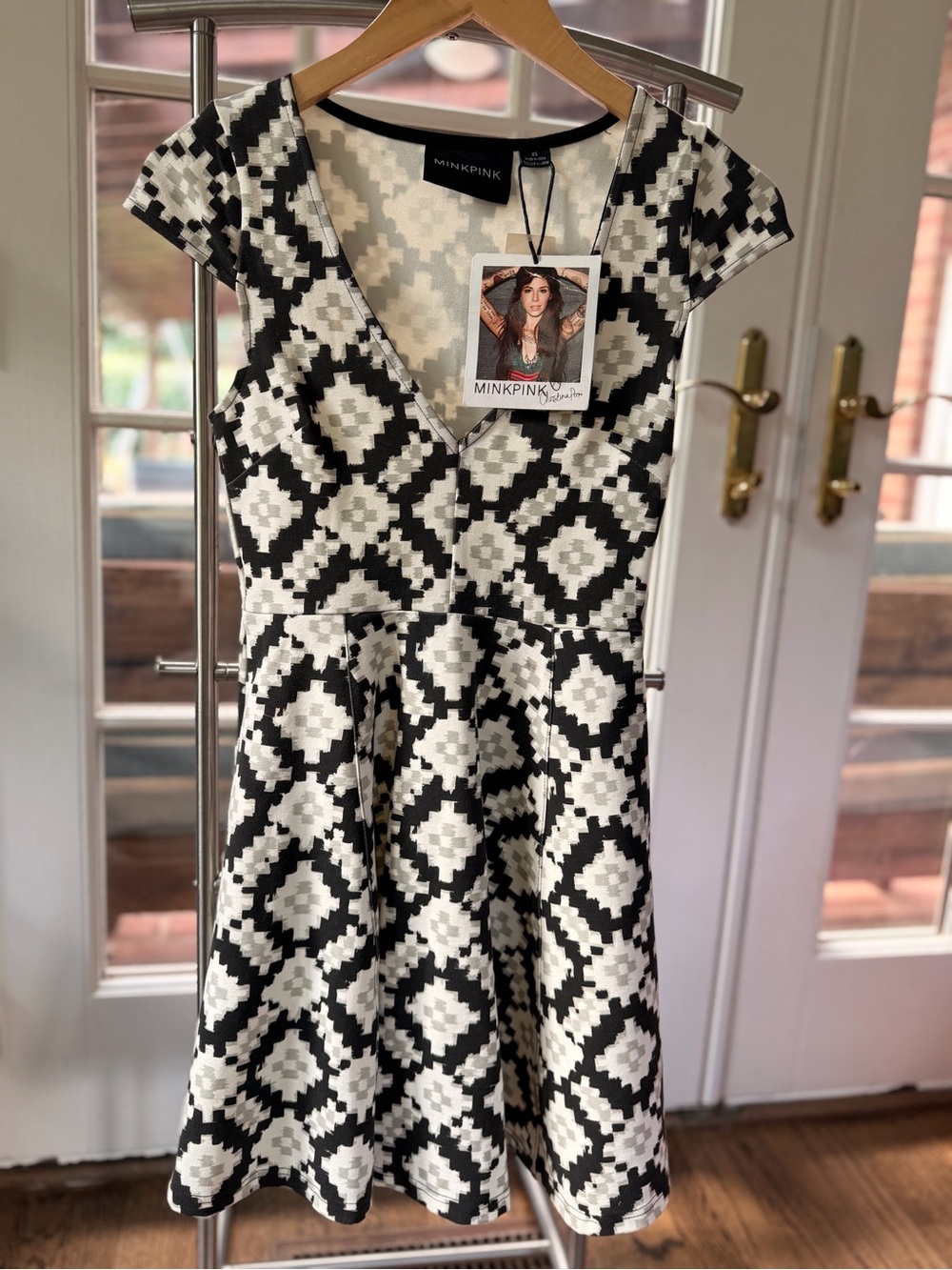 MINKPINK Black and White Geometric V‑Neck Fit & Flare Dress